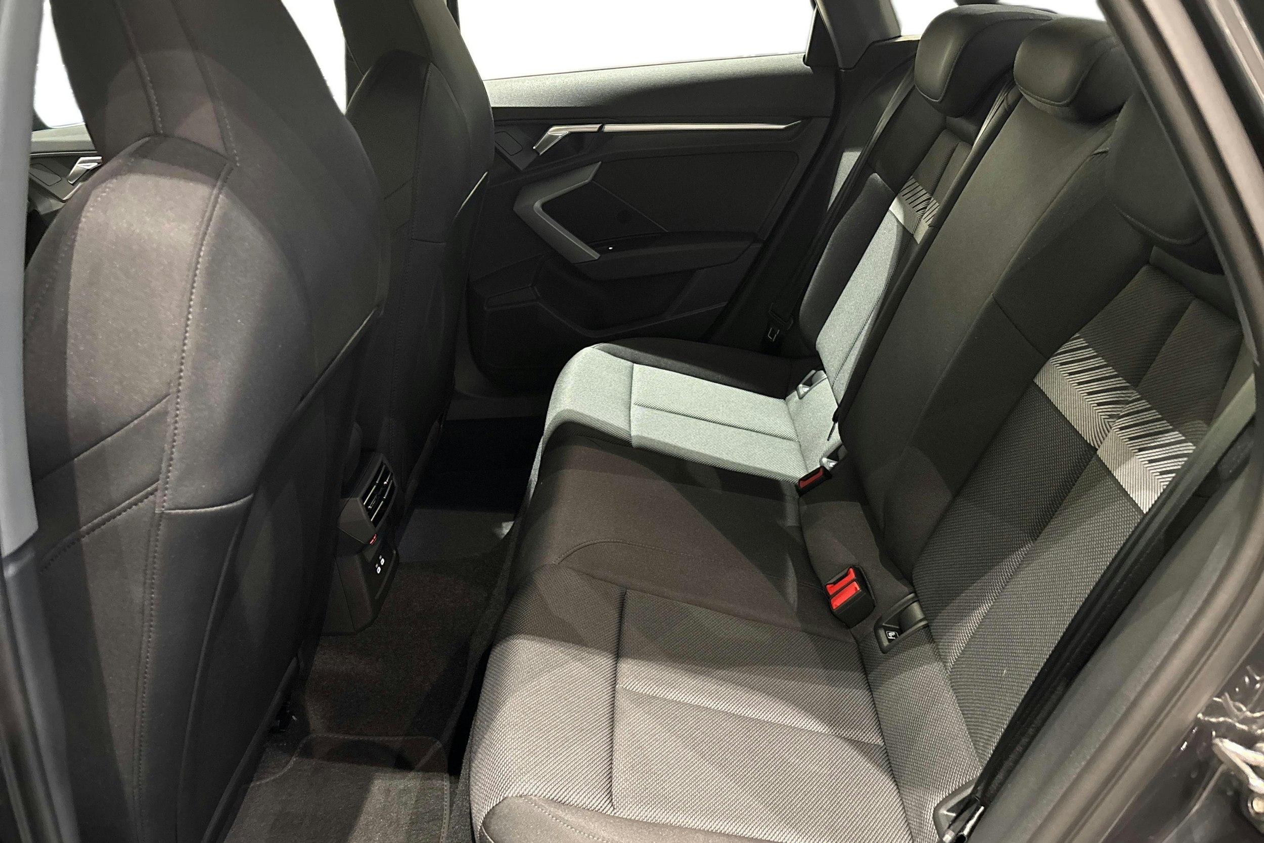 manhattan harmaa Audi A3 2025 kuva 15.