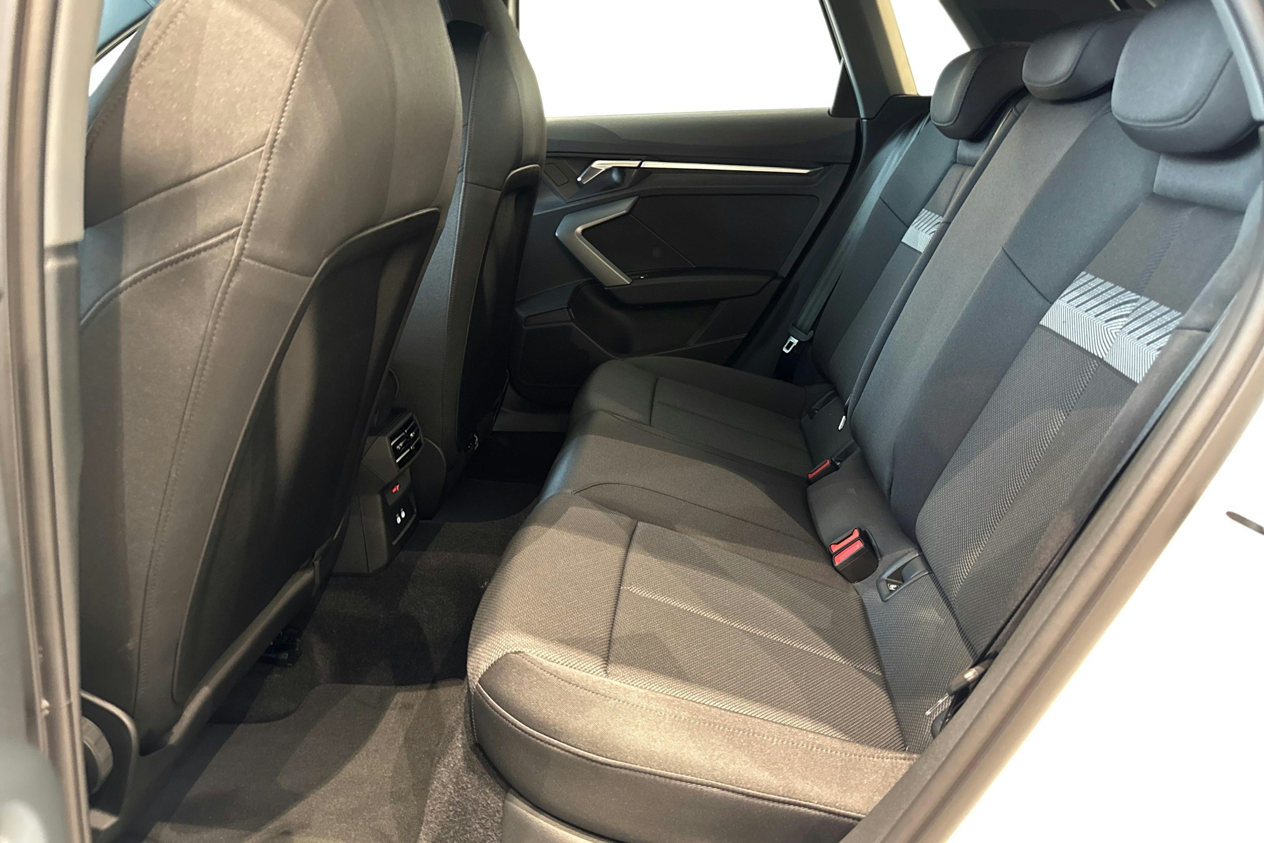 valkoinen Audi A3 2025 kuva 8.