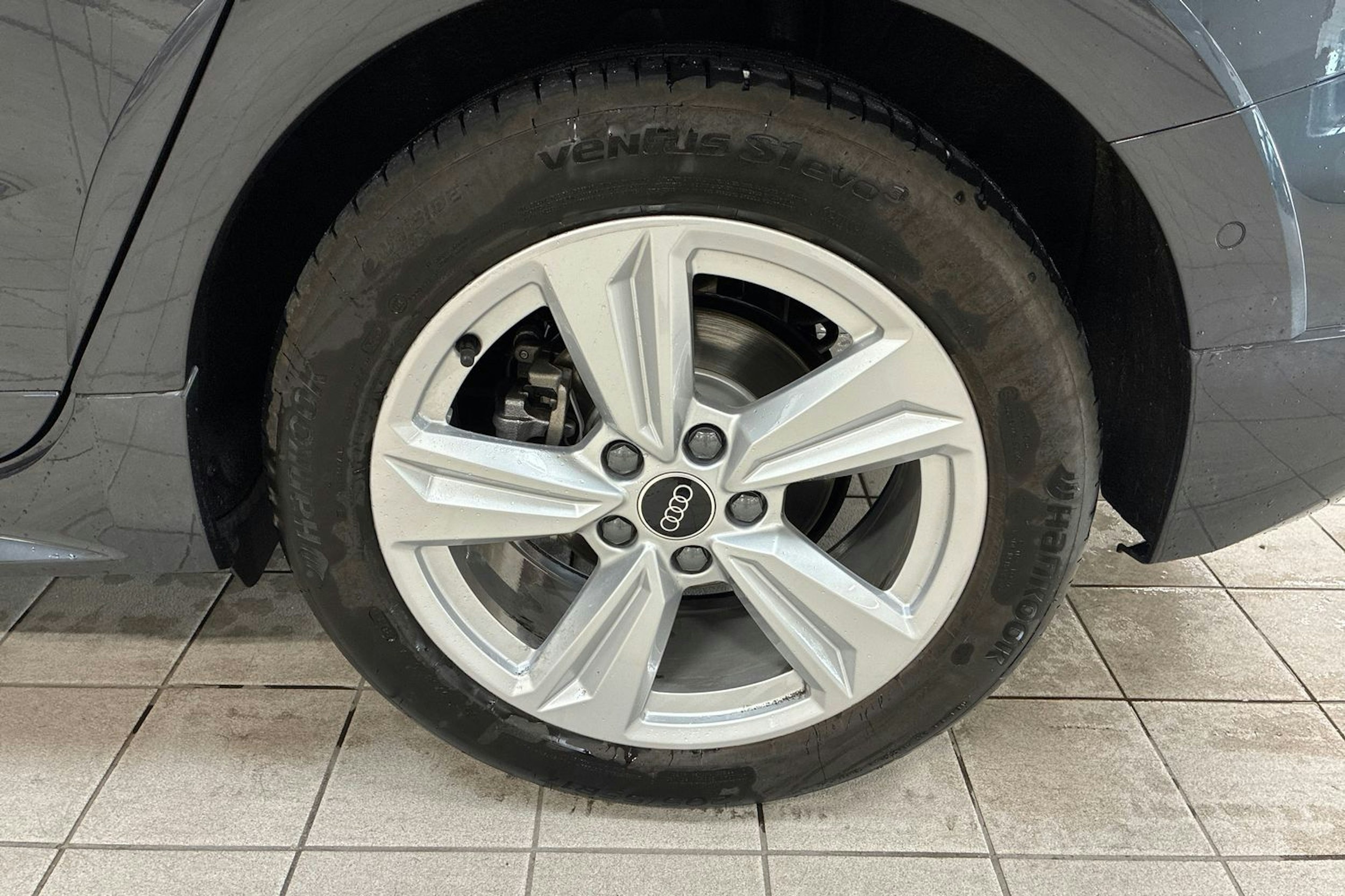 harmaa Audi A3 2025 kuva 10.