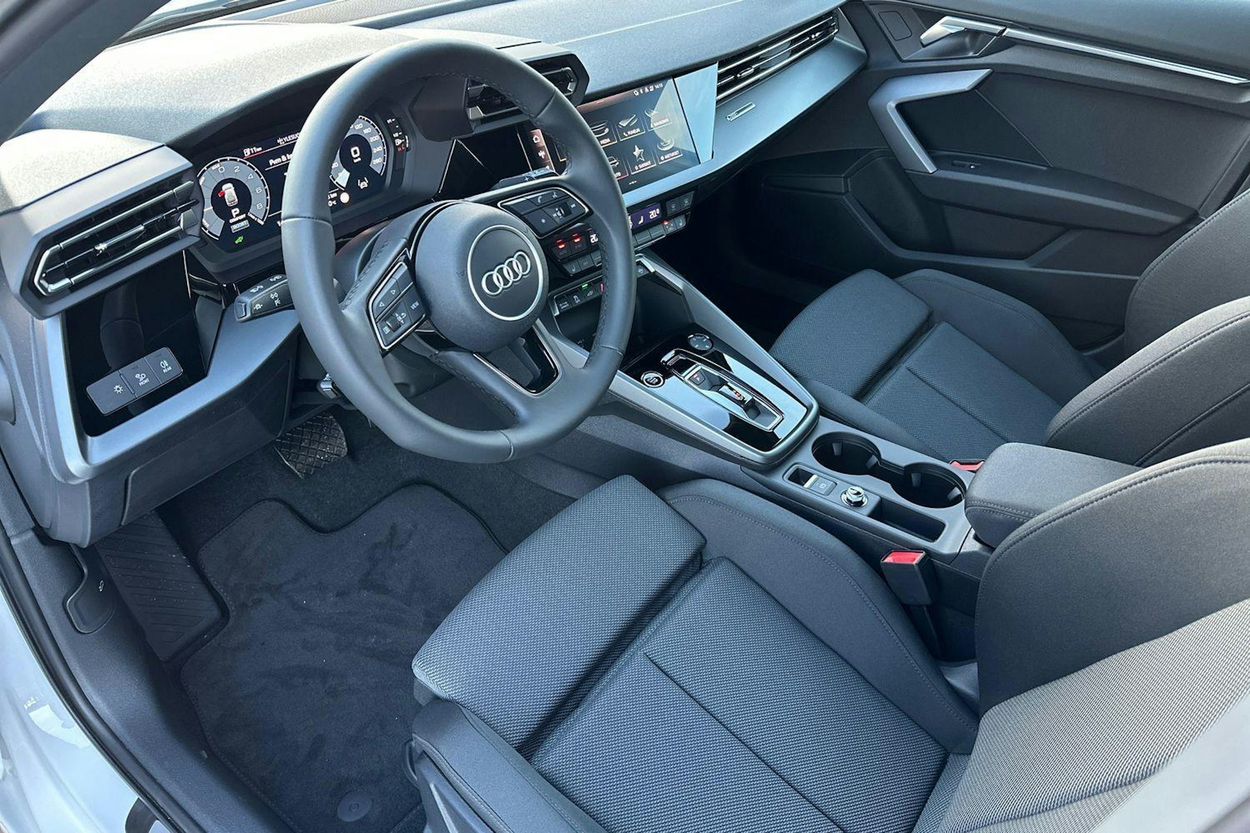 valkoinen Audi A3 2025 kuva 6.