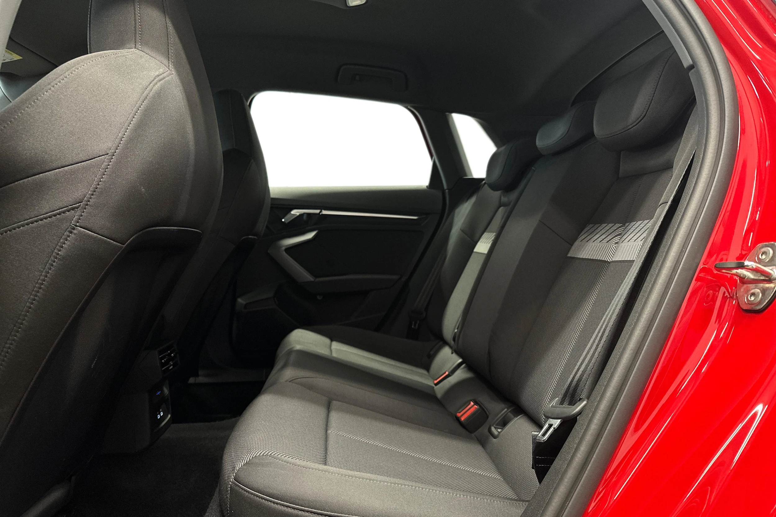 punainen Audi A3 2025 kuva 8.