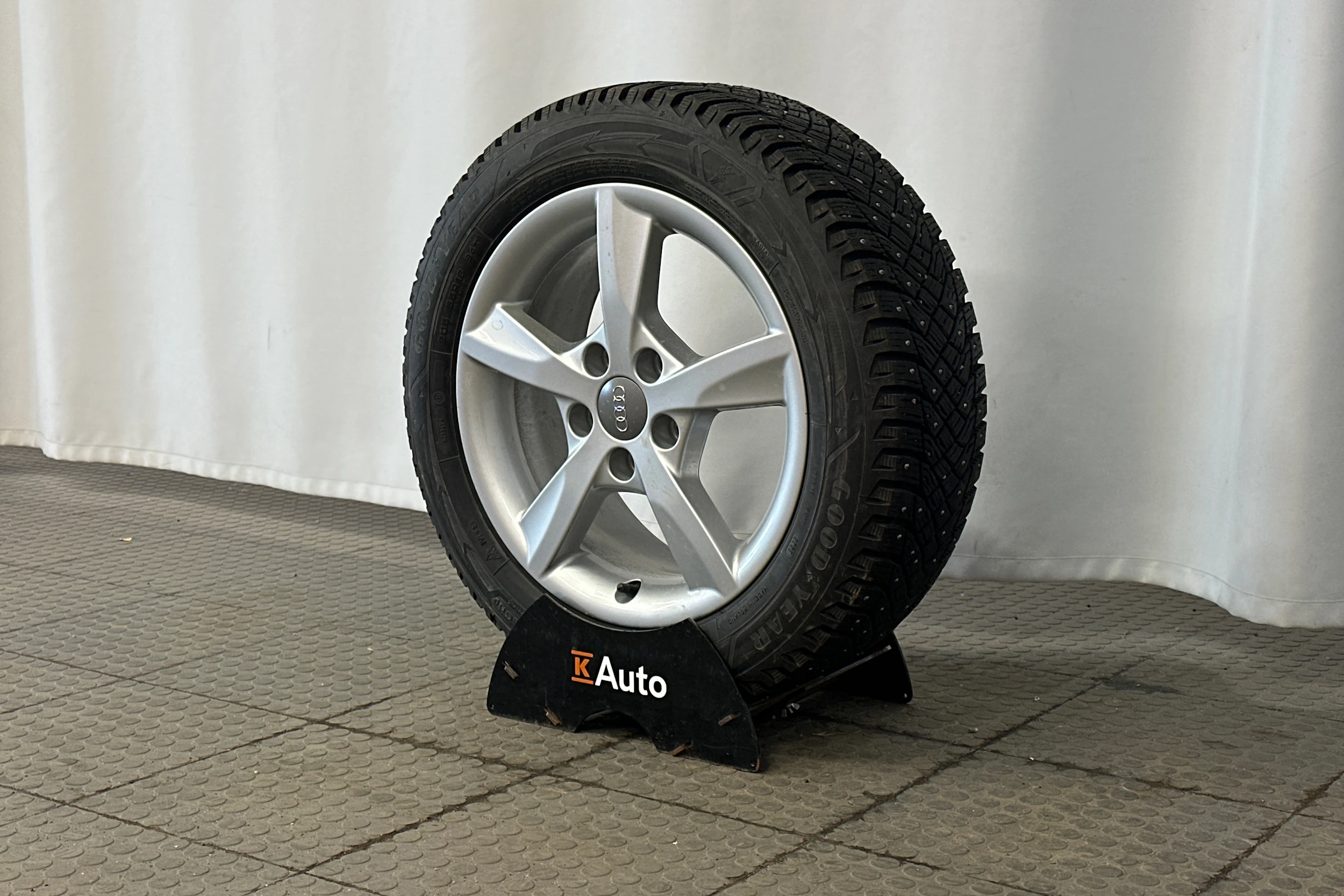 punainen Audi A3 2025 kuva 10.