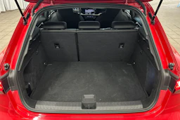 punainen Audi A3 2025 kuva 11.