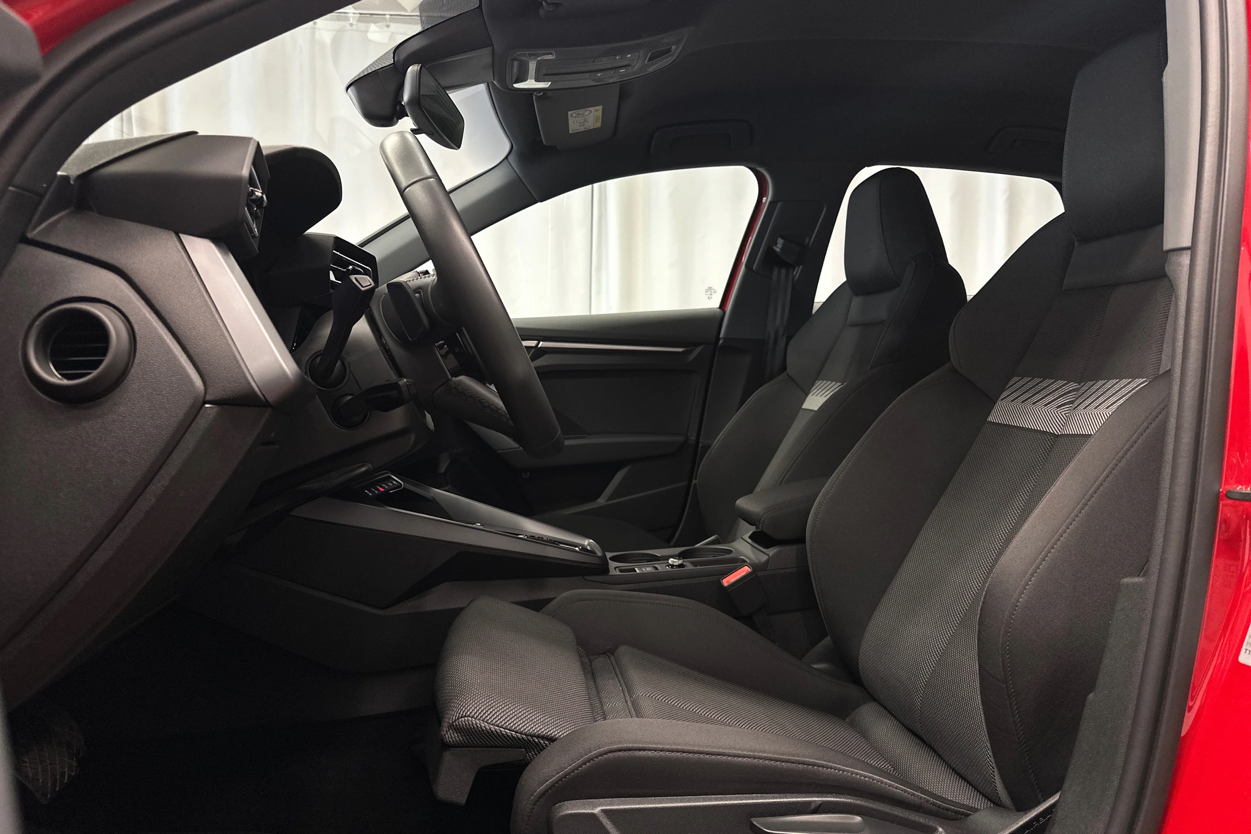 punainen Audi A3 2025 kuva 12.
