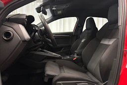 punainen Audi A3 2025 kuva 12.
