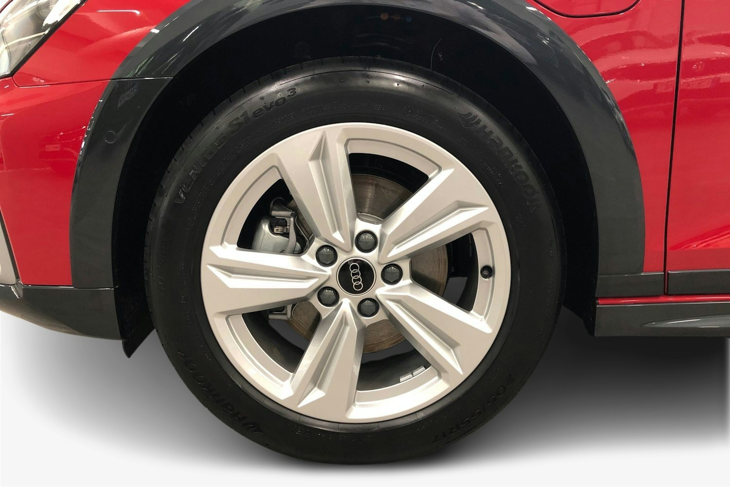 met. punainen Audi A3 2025 kuva 9.
