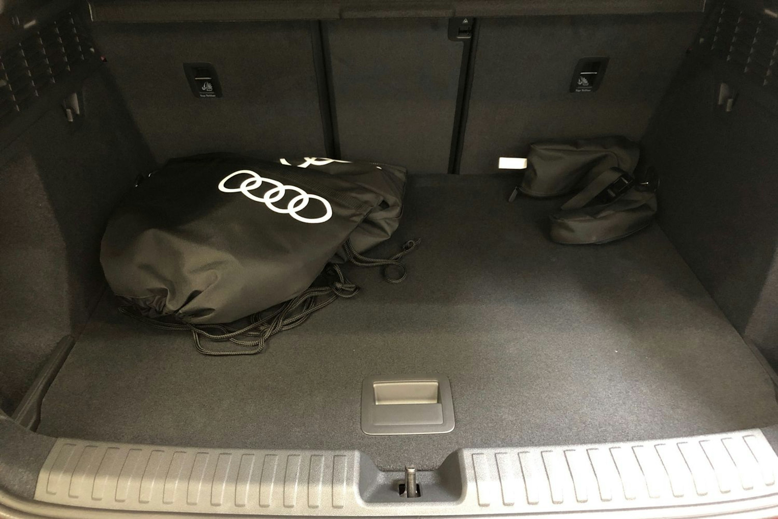 met. punainen Audi A3 2025 kuva 11.