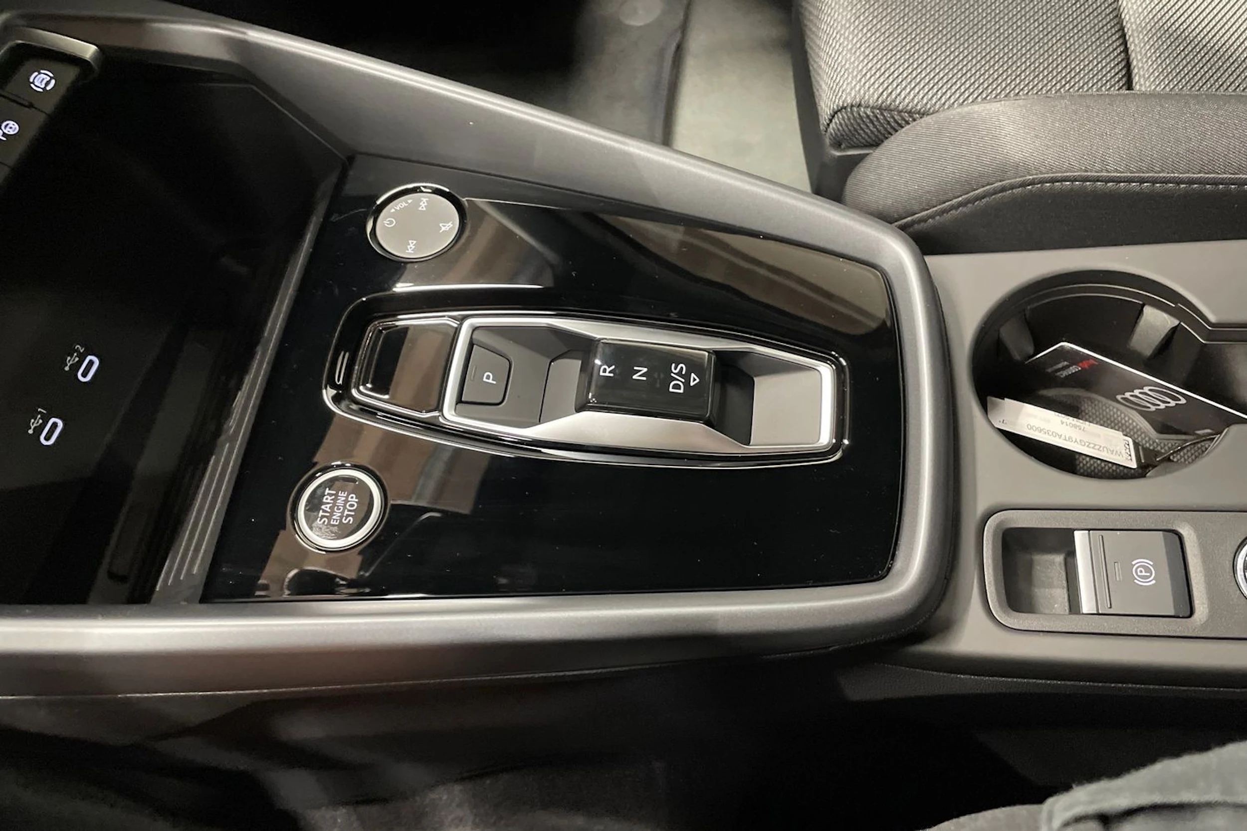 punainen Audi A3 2025 kuva 15.