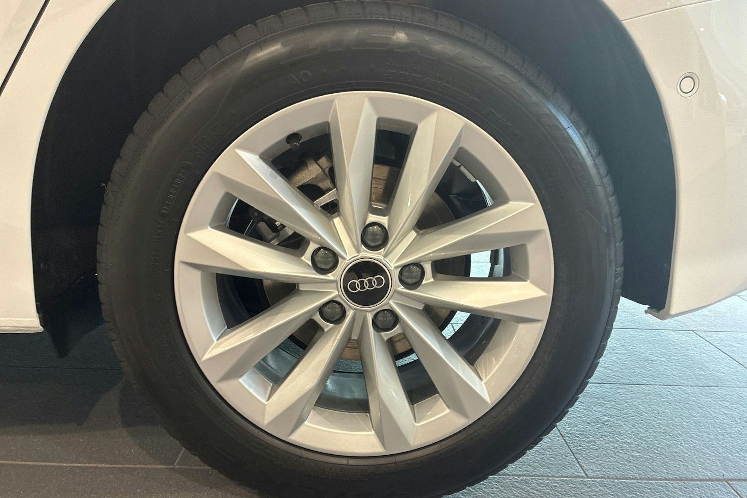 valkoinen Audi A3 2025 kuva 6.