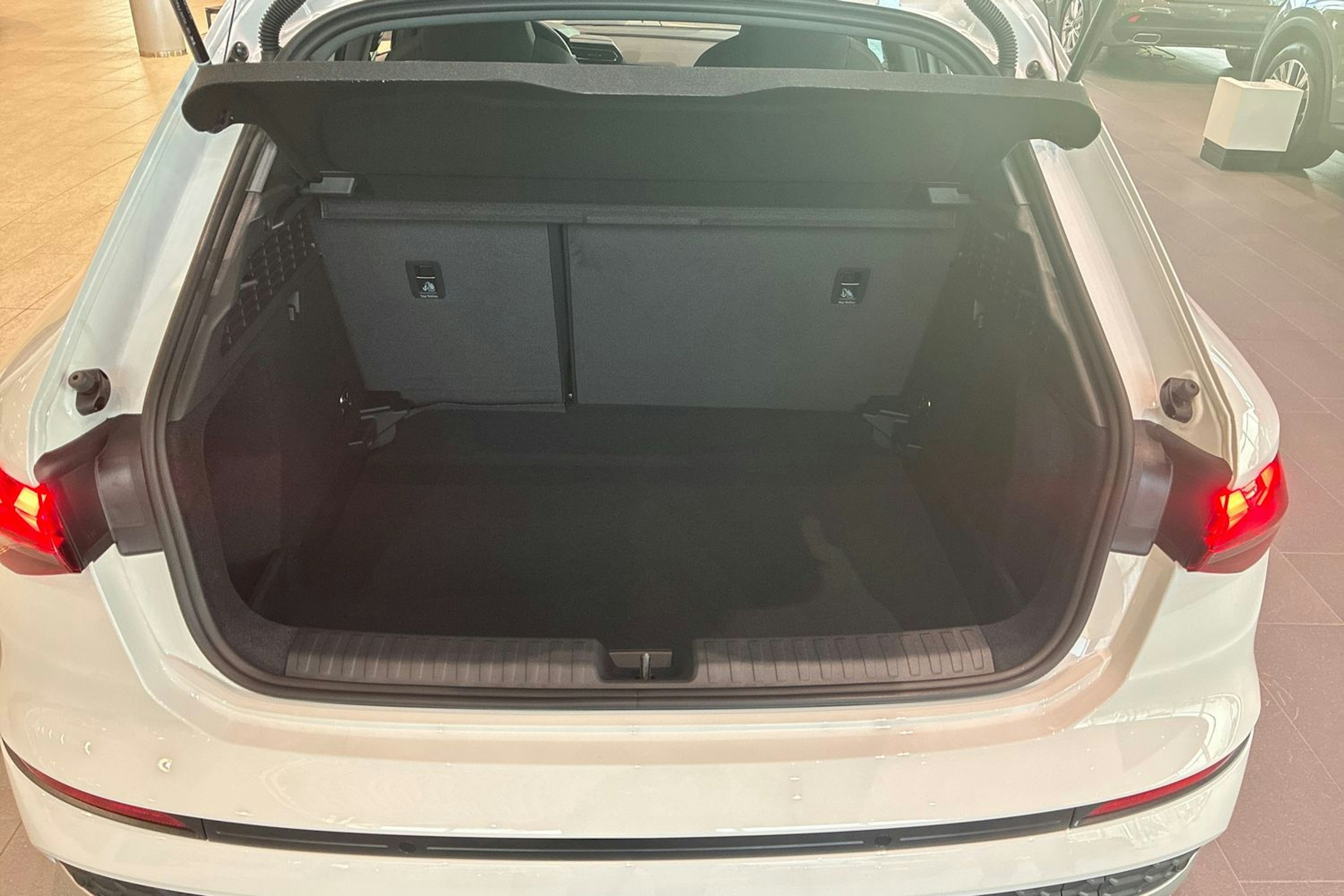 valkoinen Audi A3 2025 kuva 7.