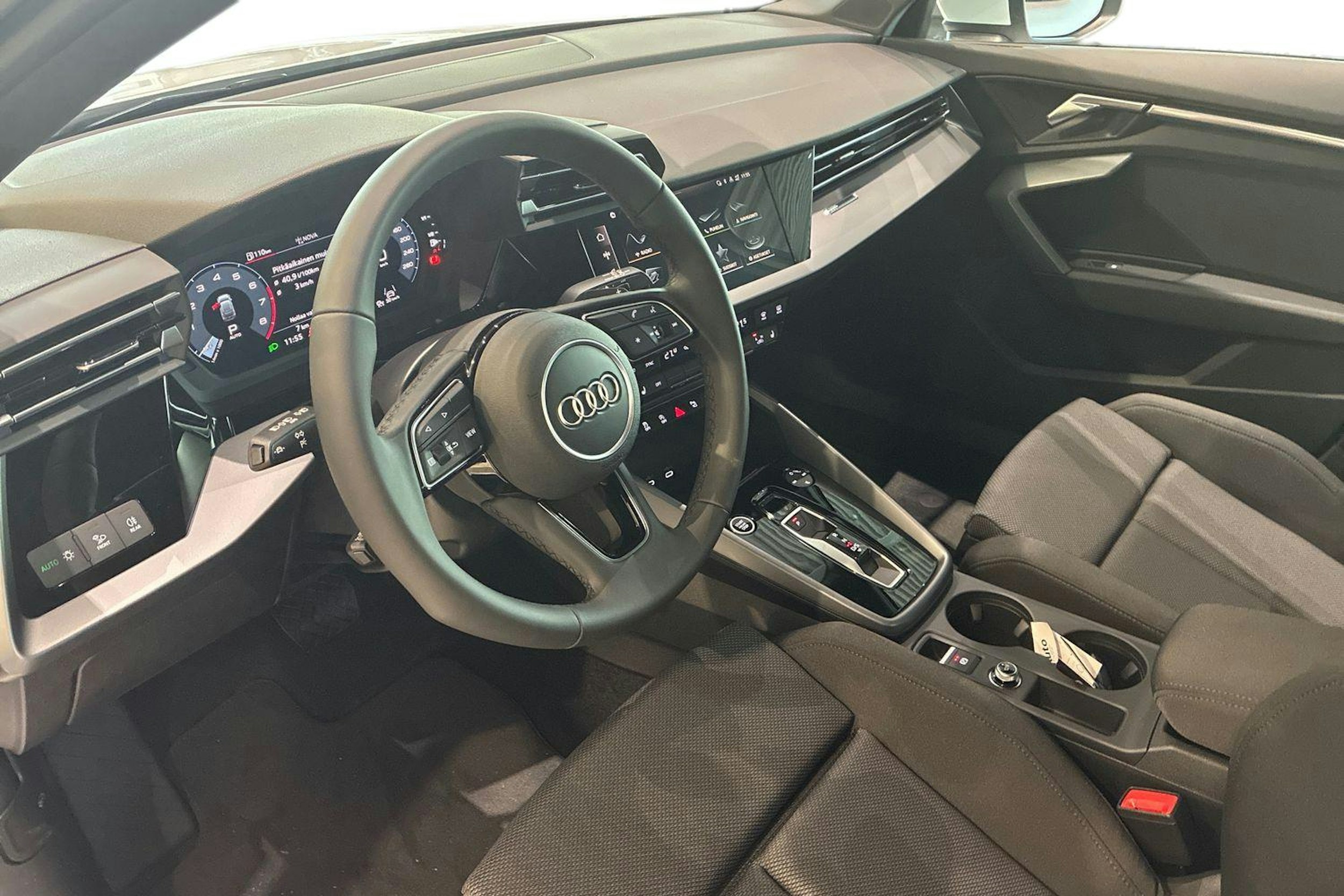 valkoinen Audi A3 2025 kuva 14.