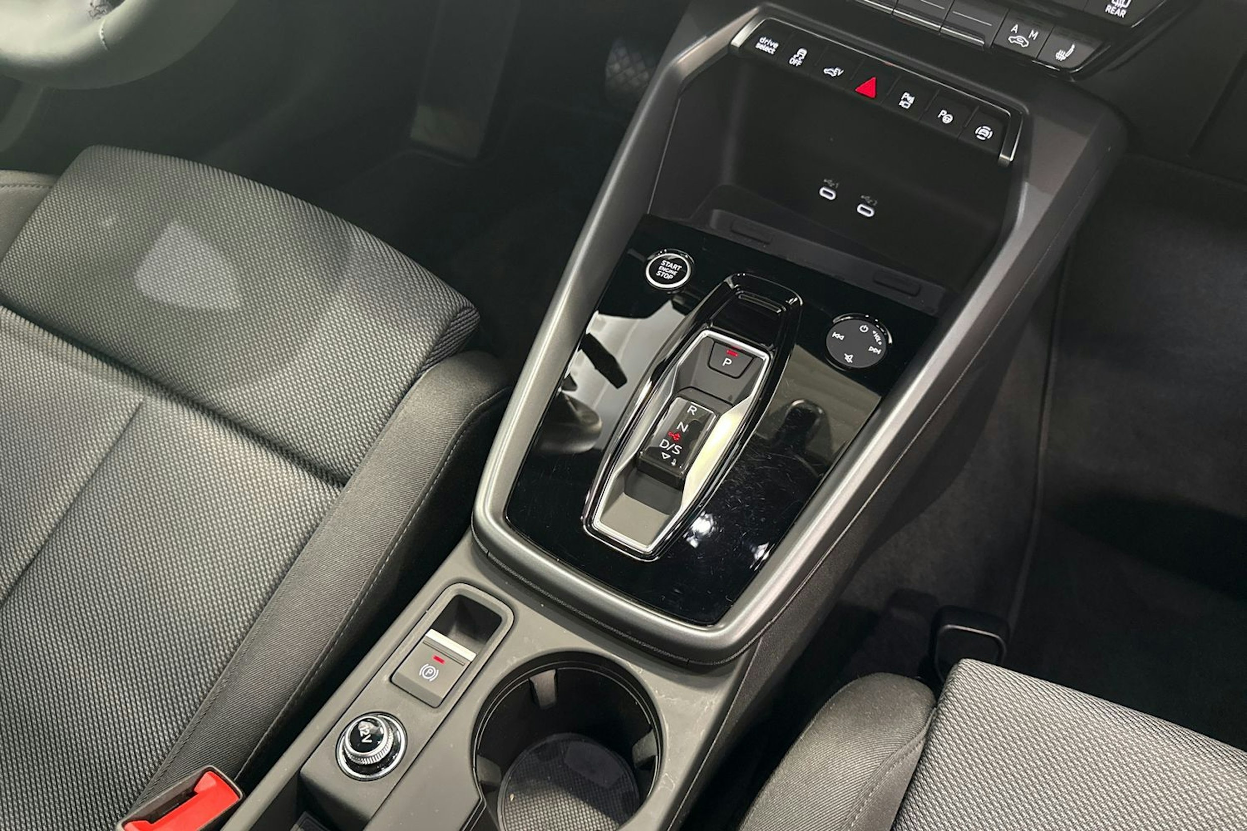 vihreä Audi A3 2025 kuva 14.