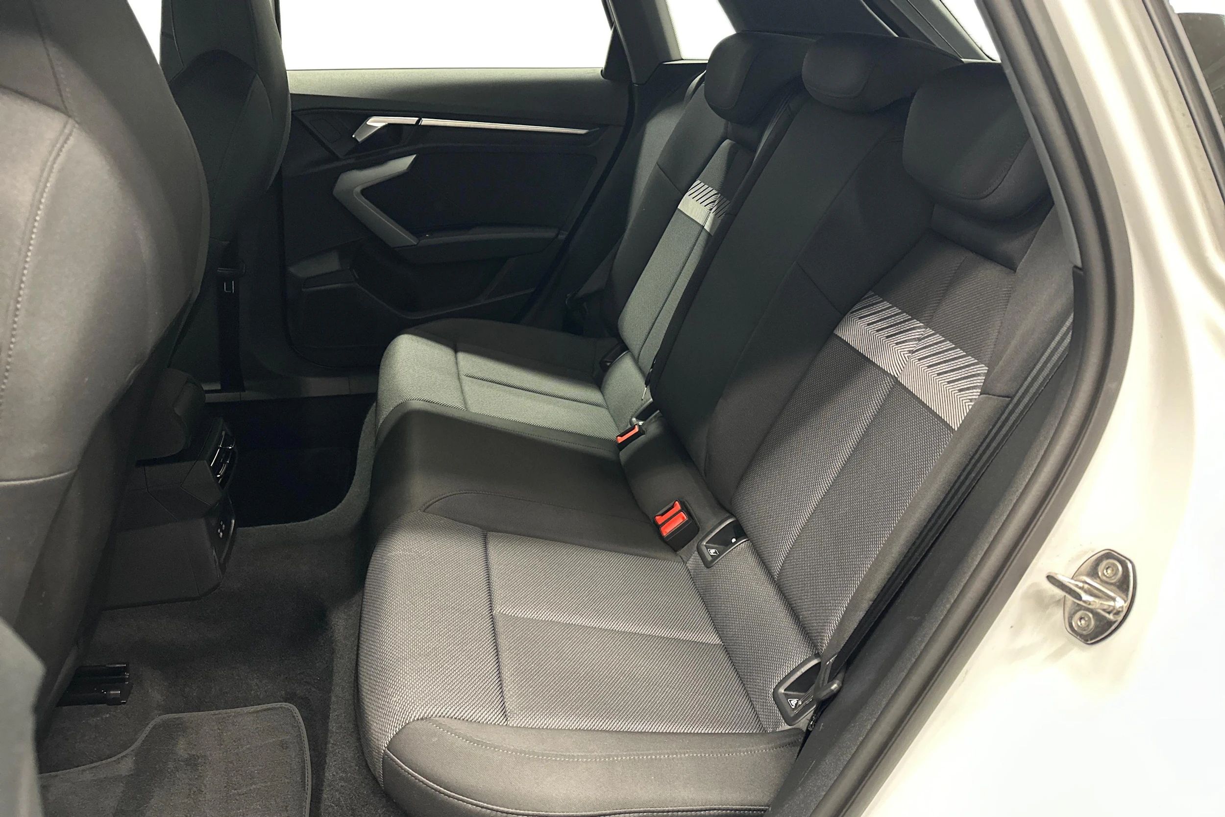 valkoinen Audi A3 2025 kuva 8.