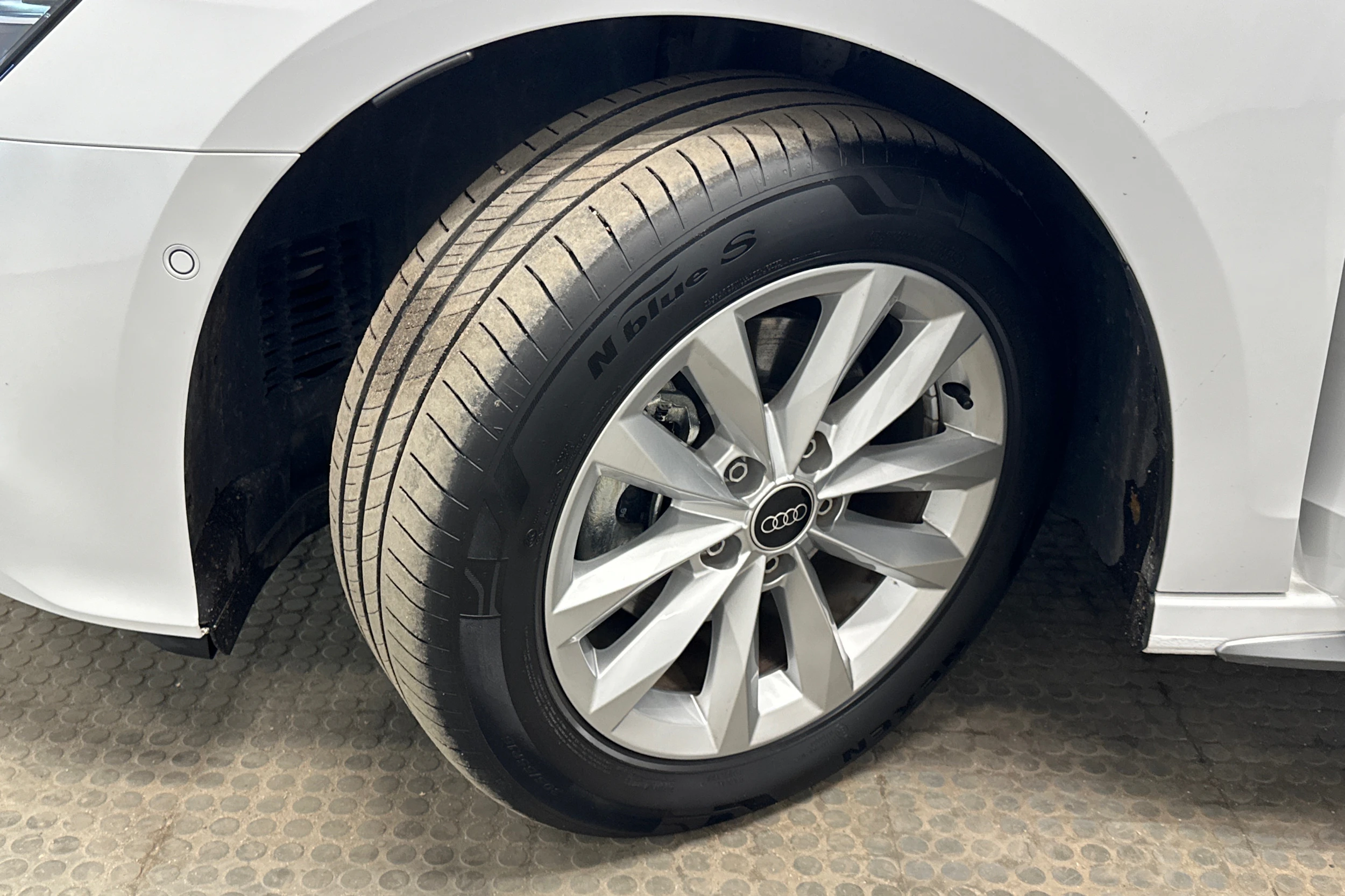 valkoinen Audi A3 2025 kuva 10.