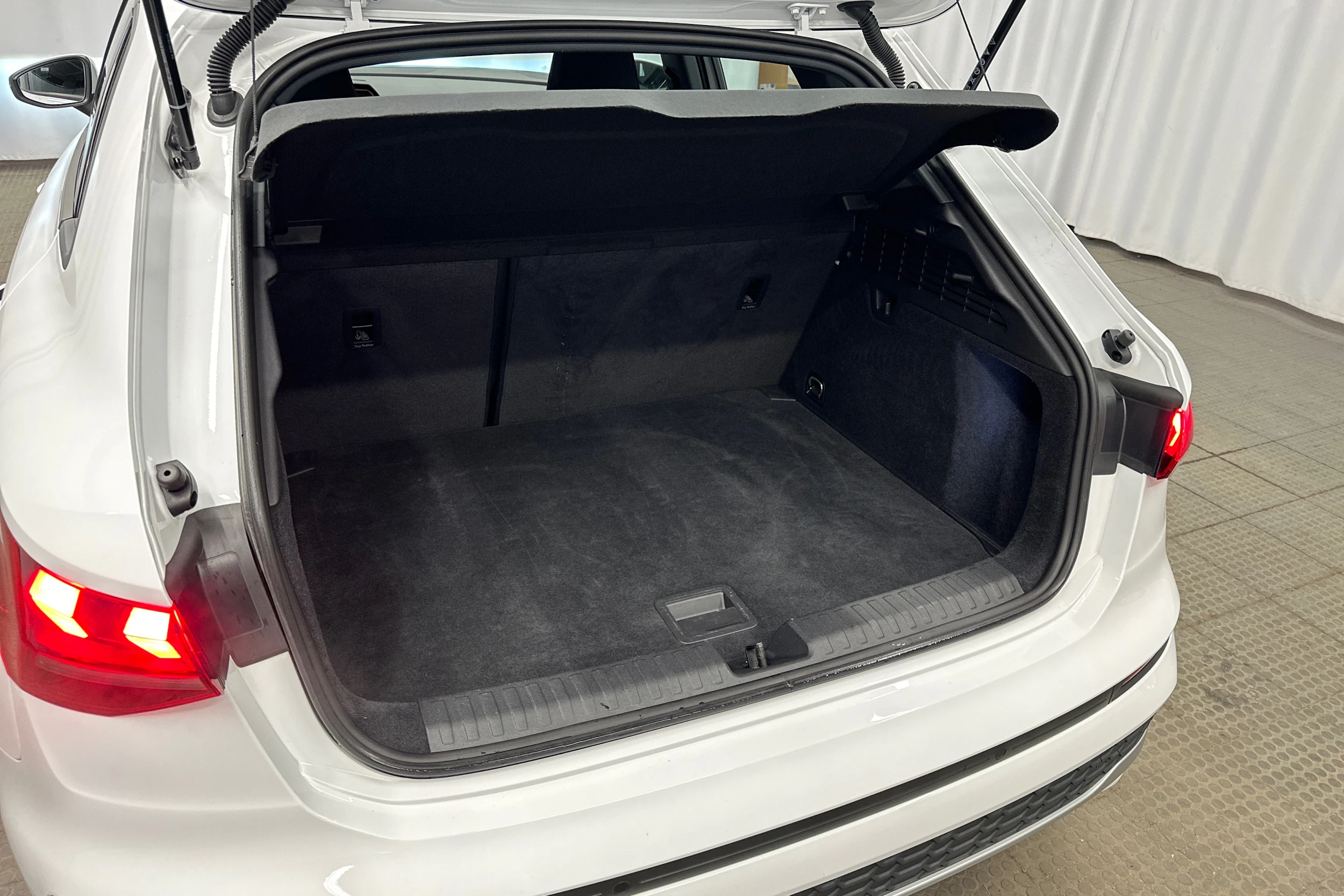 valkoinen Audi A3 2025 kuva 32.