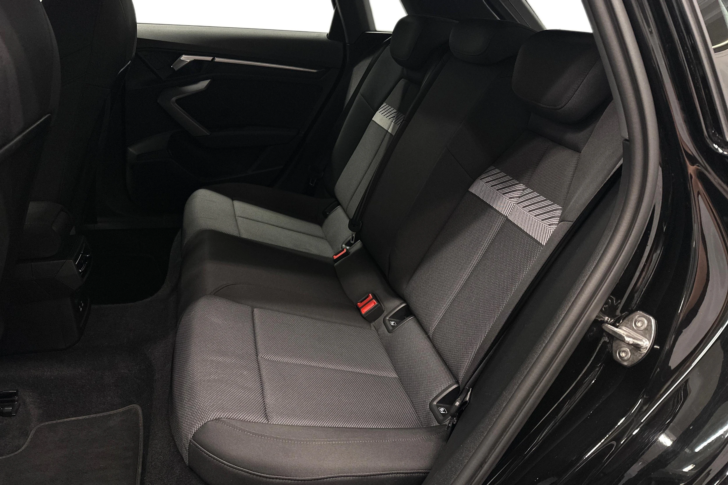 musta Audi A3 2025 kuva 8.