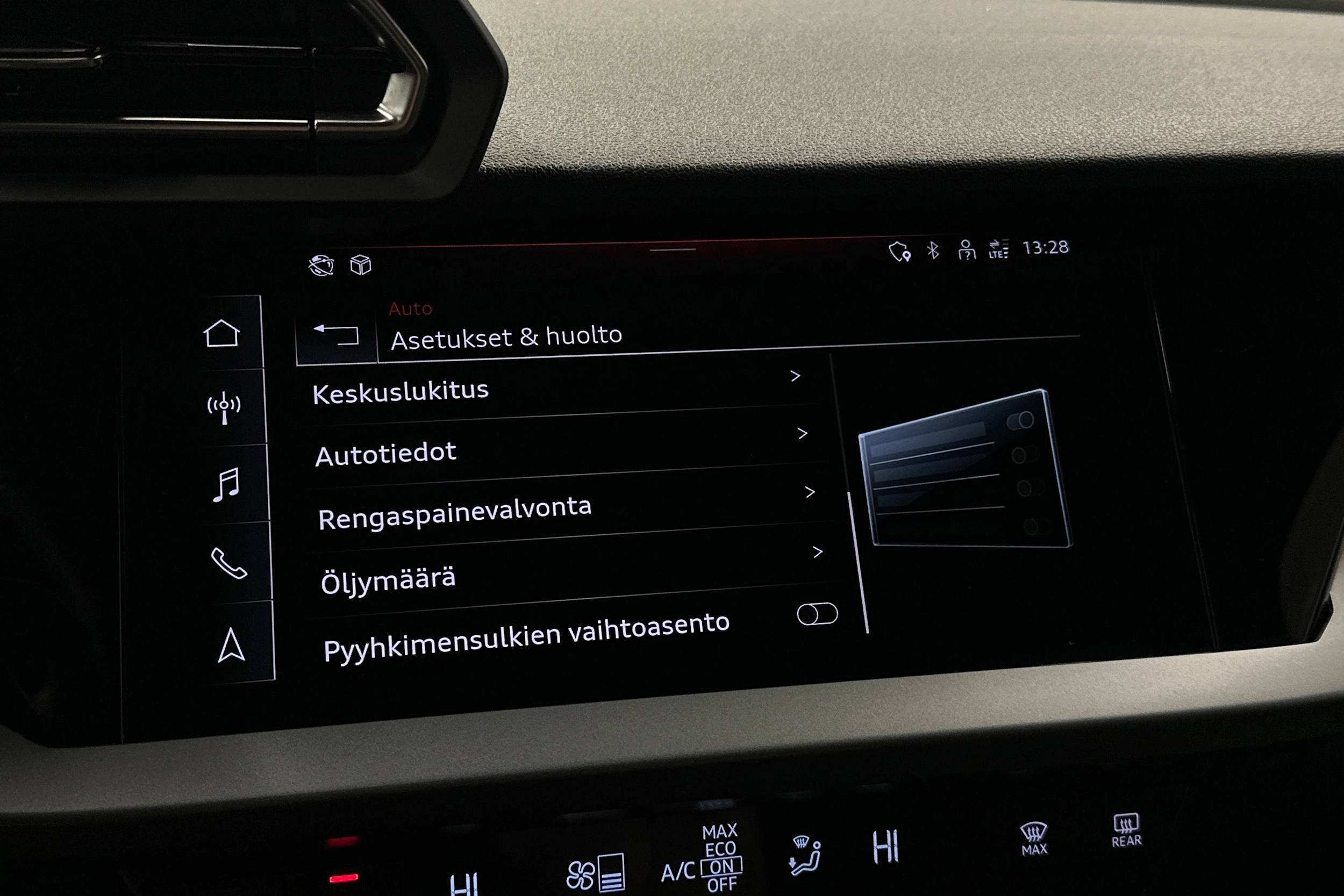 musta Audi A3 2025 kuva 28.