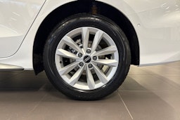 valkoinen Audi A3 2025 kuva 10.