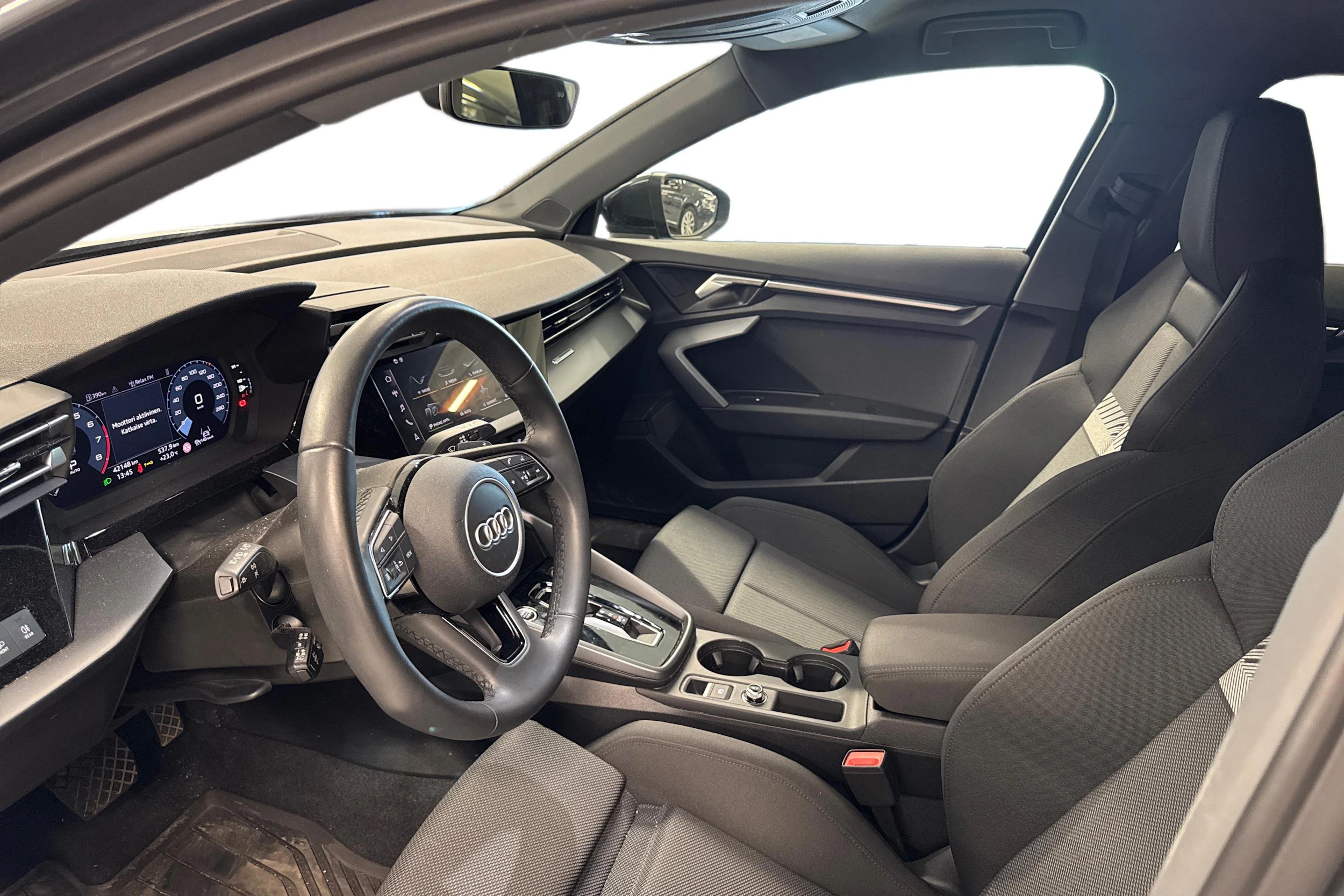 Harmaa Audi A3 2025 kuva 3.