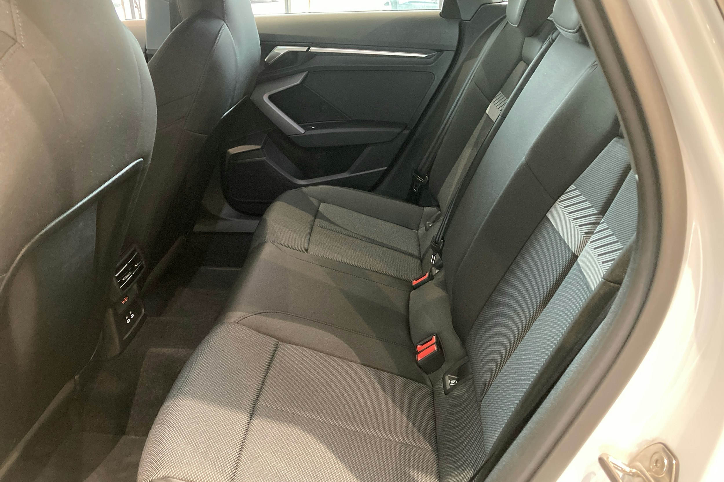 valkoinen Audi A3 2025 kuva 8.