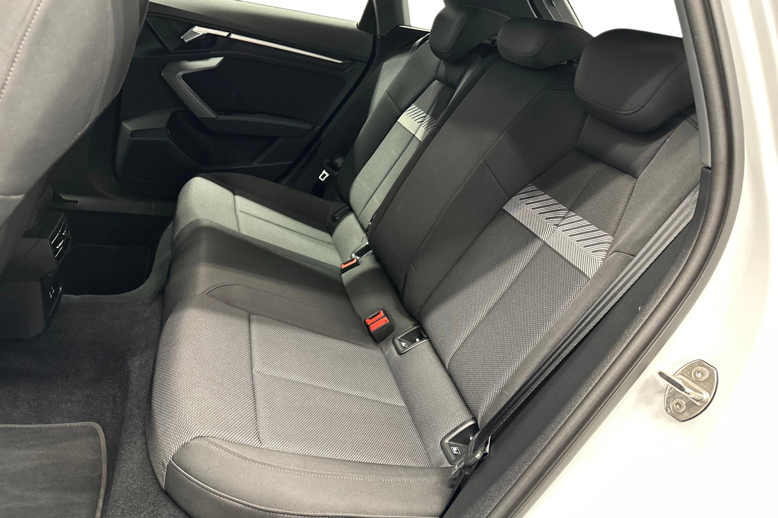 valkoinen Audi A3 2025 kuva 8.