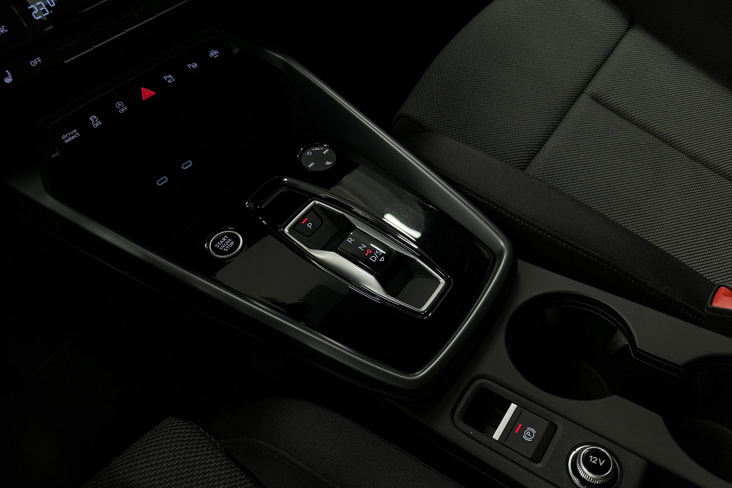 valkoinen Audi A3 2025 kuva 33.