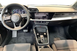 sininen Audi A3 2025 kuva 7.