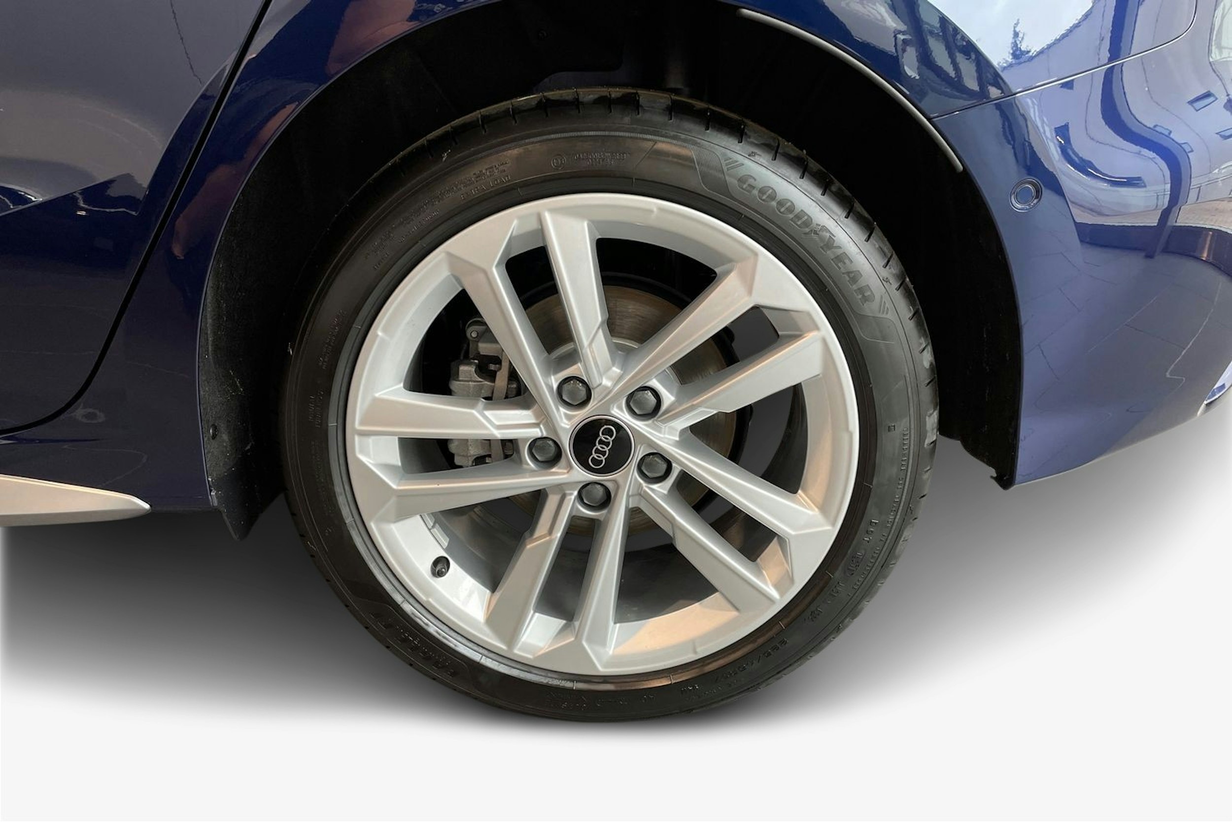sininen Audi A3 2025 kuva 9.