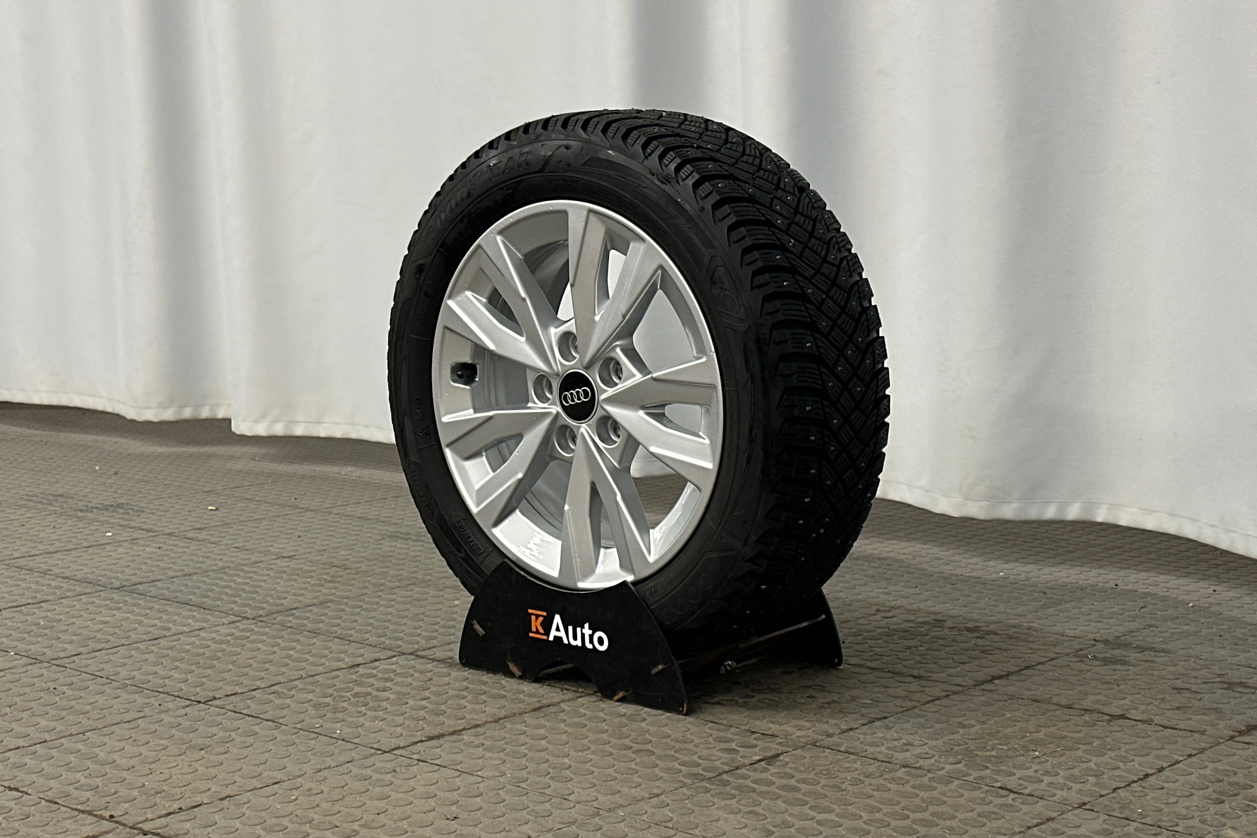 harmaa Audi A3 2025 kuva 10.