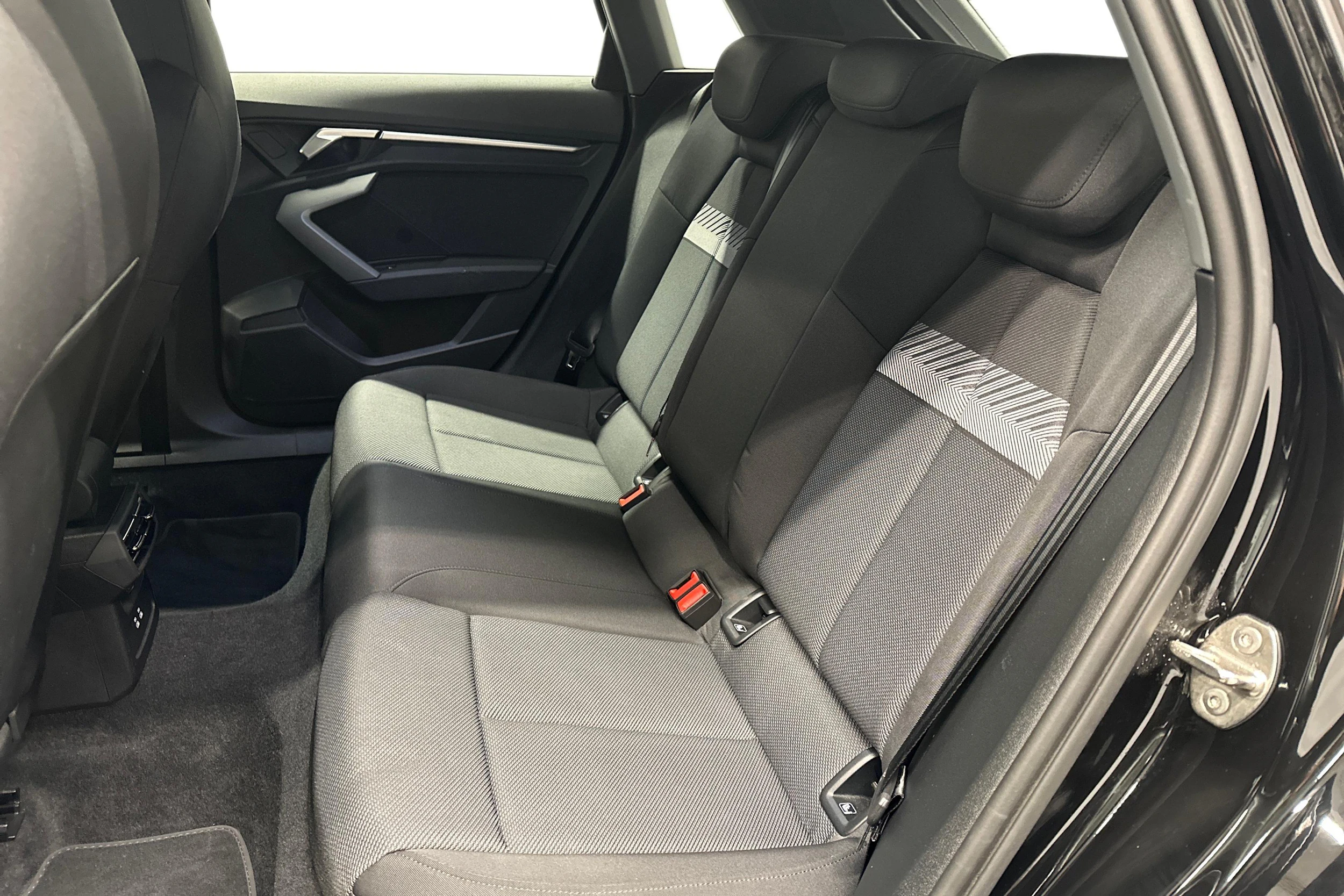 musta Audi A3 2025 kuva 8.