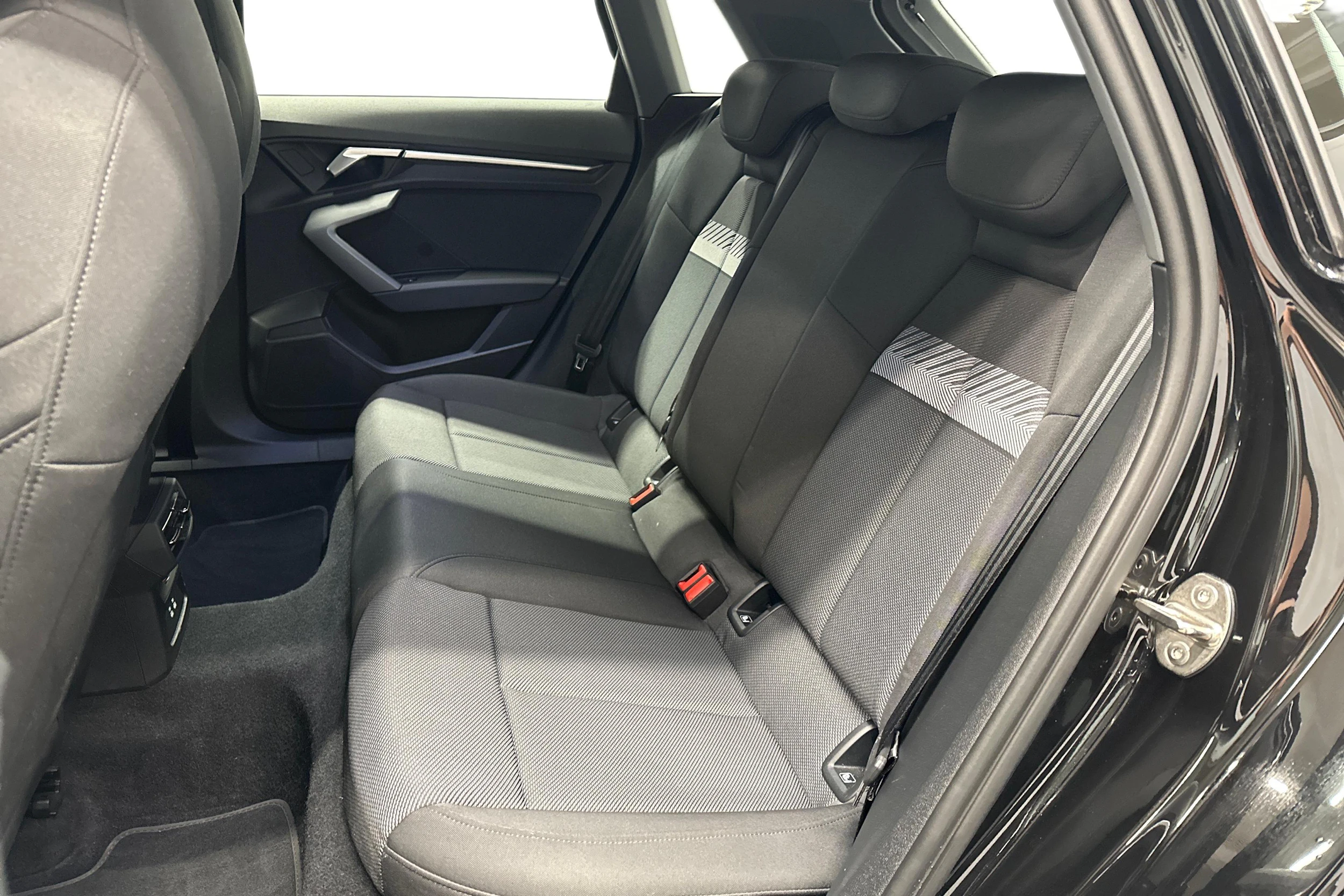 musta Audi A3 2025 kuva 8.