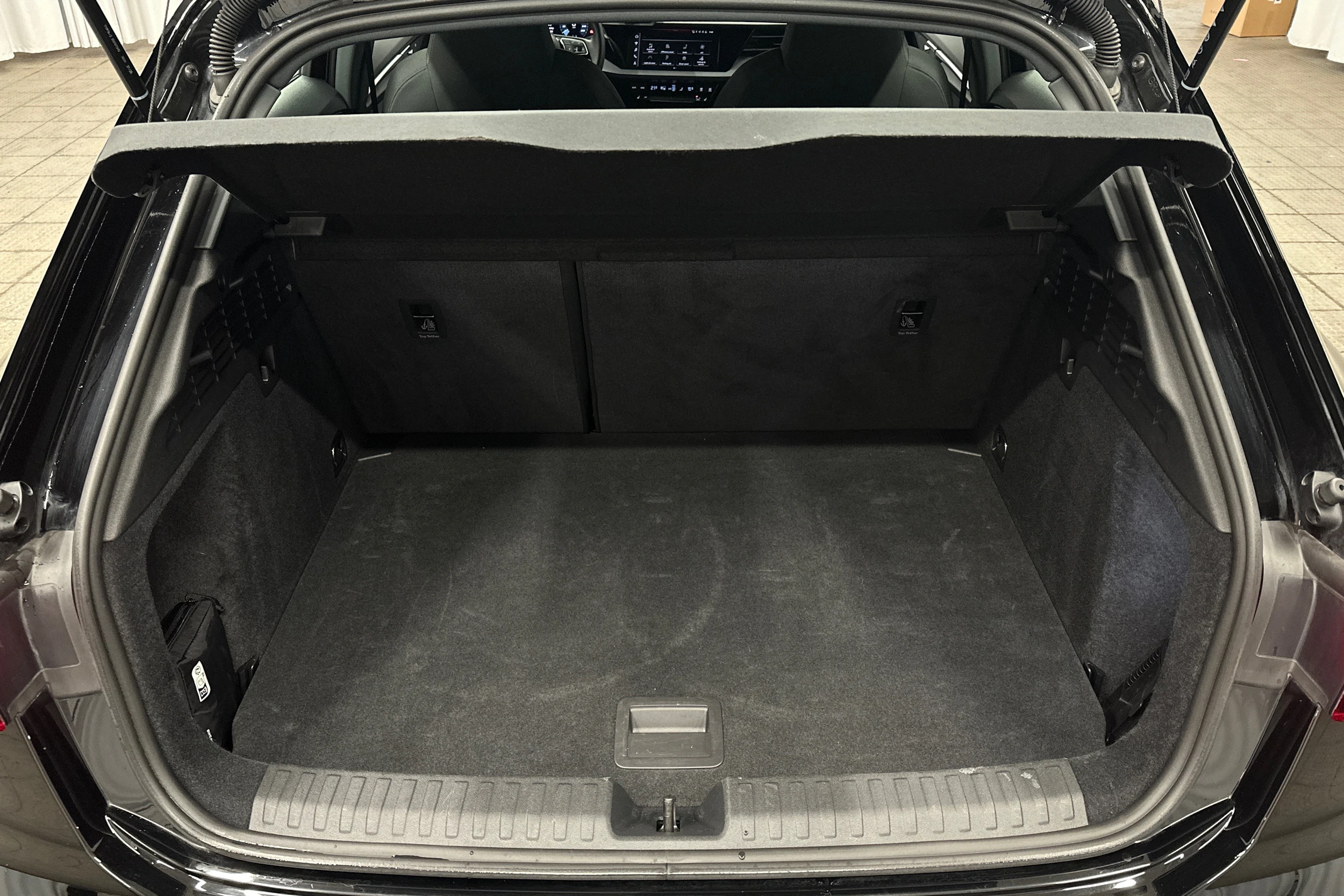 musta Audi A3 2025 kuva 11.