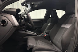 musta Audi A3 2025 kuva 12.