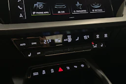 musta Audi A3 2025 kuva 22.