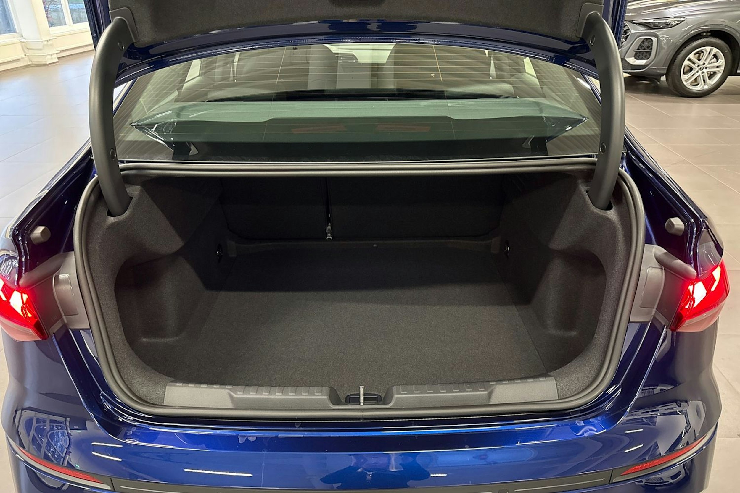 met. sininen Audi A3 2025 kuva 11.