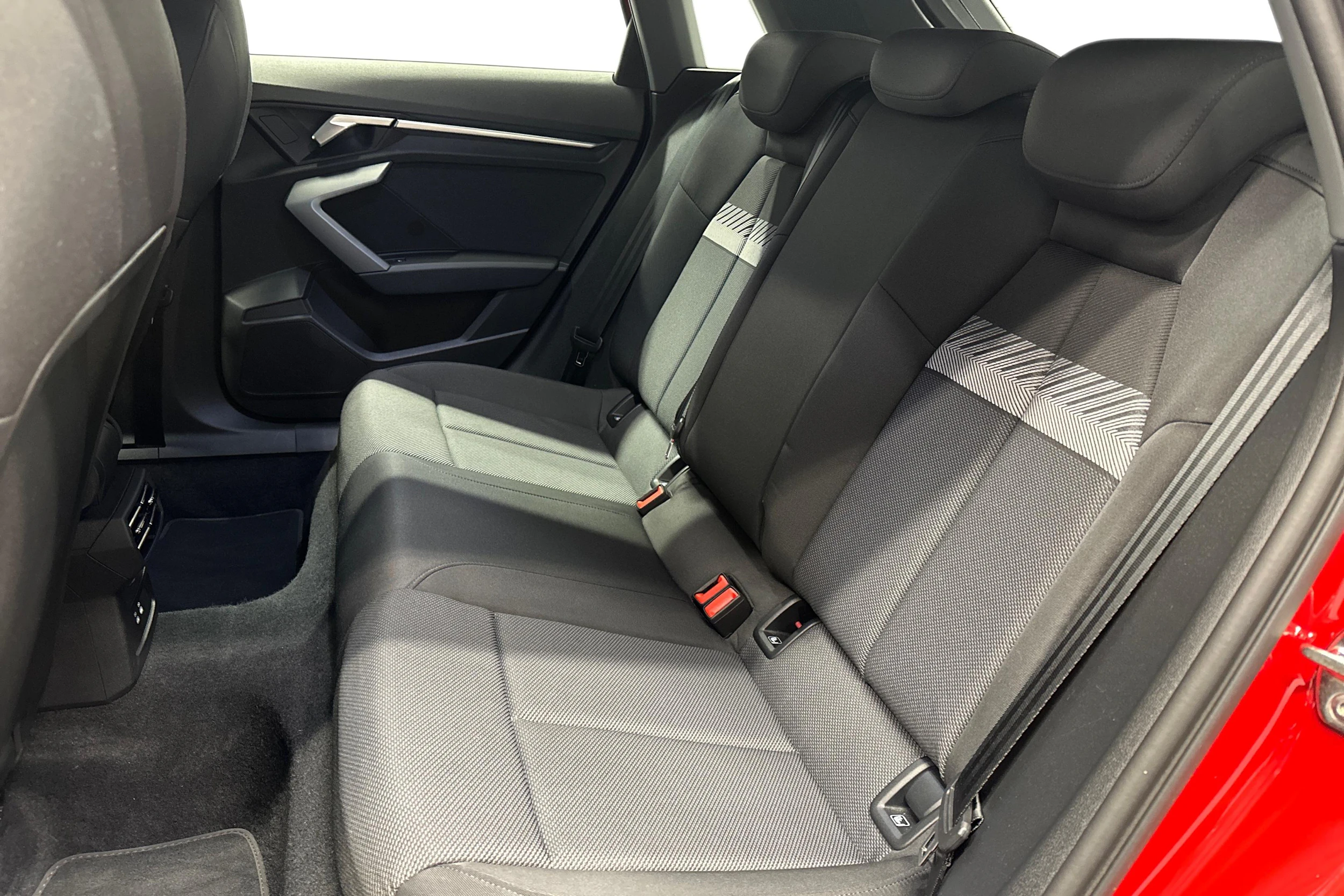 punainen Audi A3 2025 kuva 8.