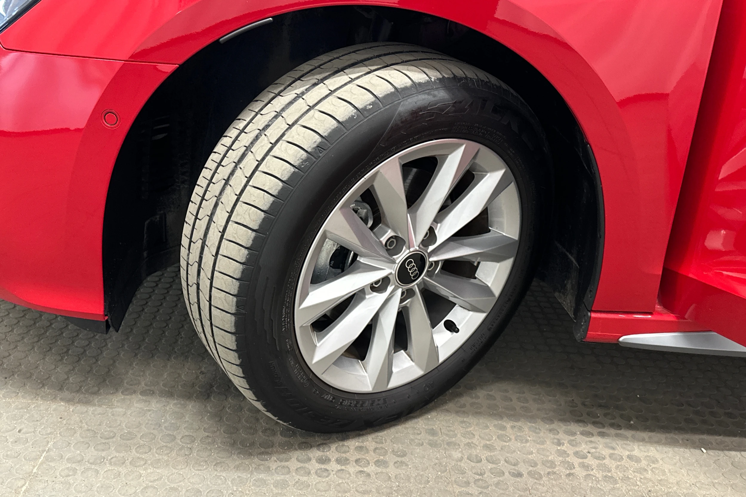 punainen Audi A3 2025 kuva 10.