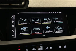 punainen Audi A3 2025 kuva 16.