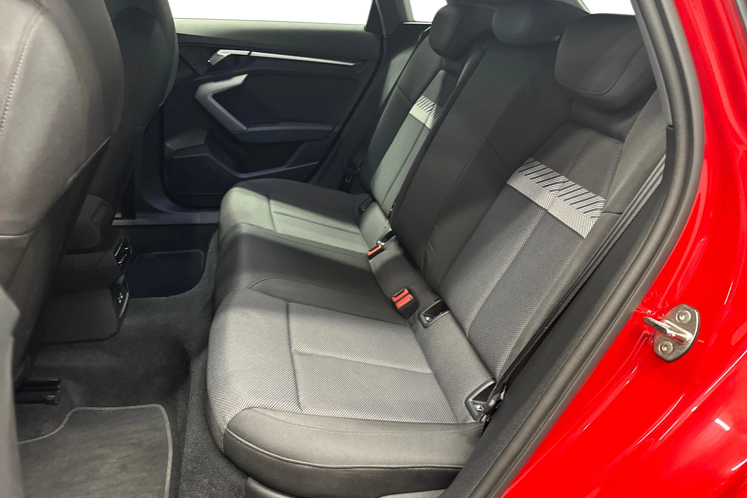 punainen Audi A3 2025 kuva 8.