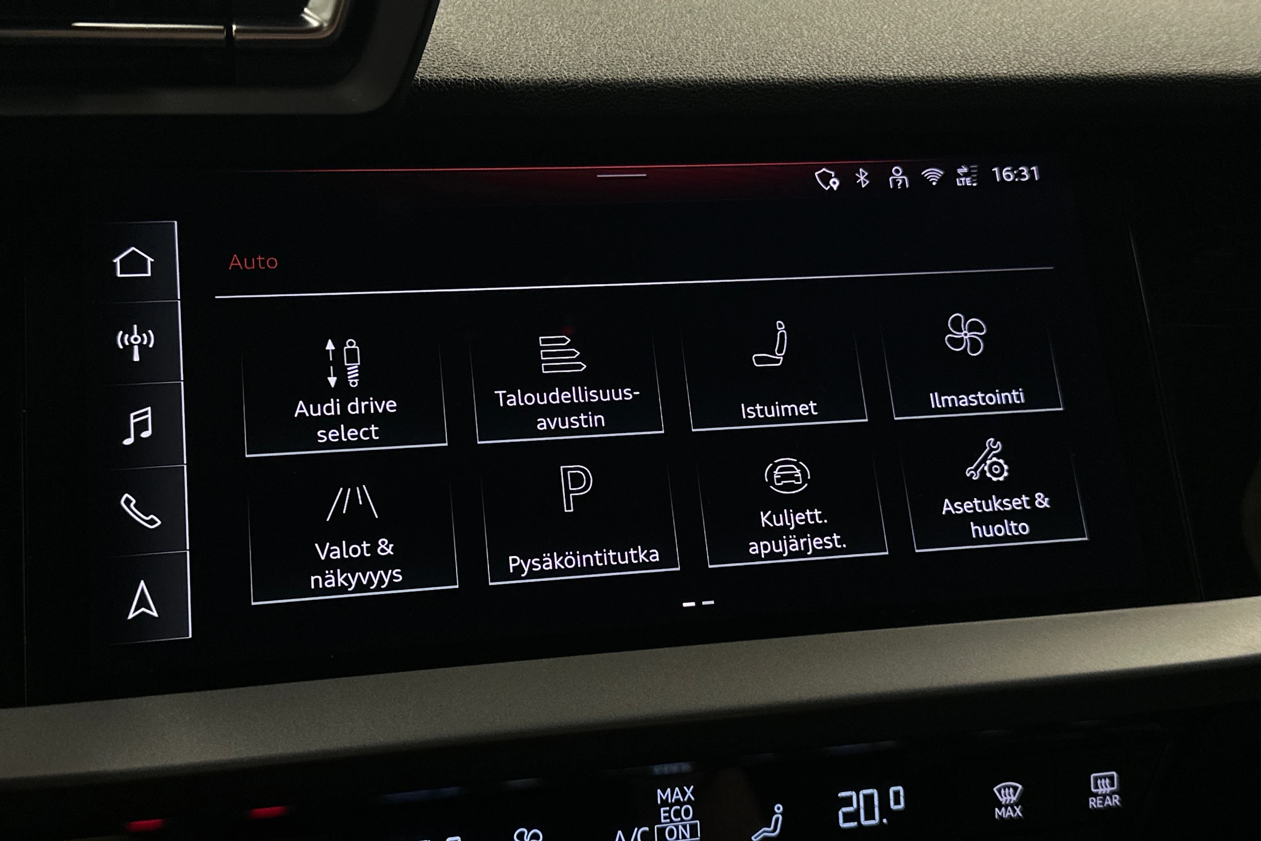 punainen Audi A3 2025 kuva 21.