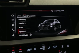punainen Audi A3 2025 kuva 22.