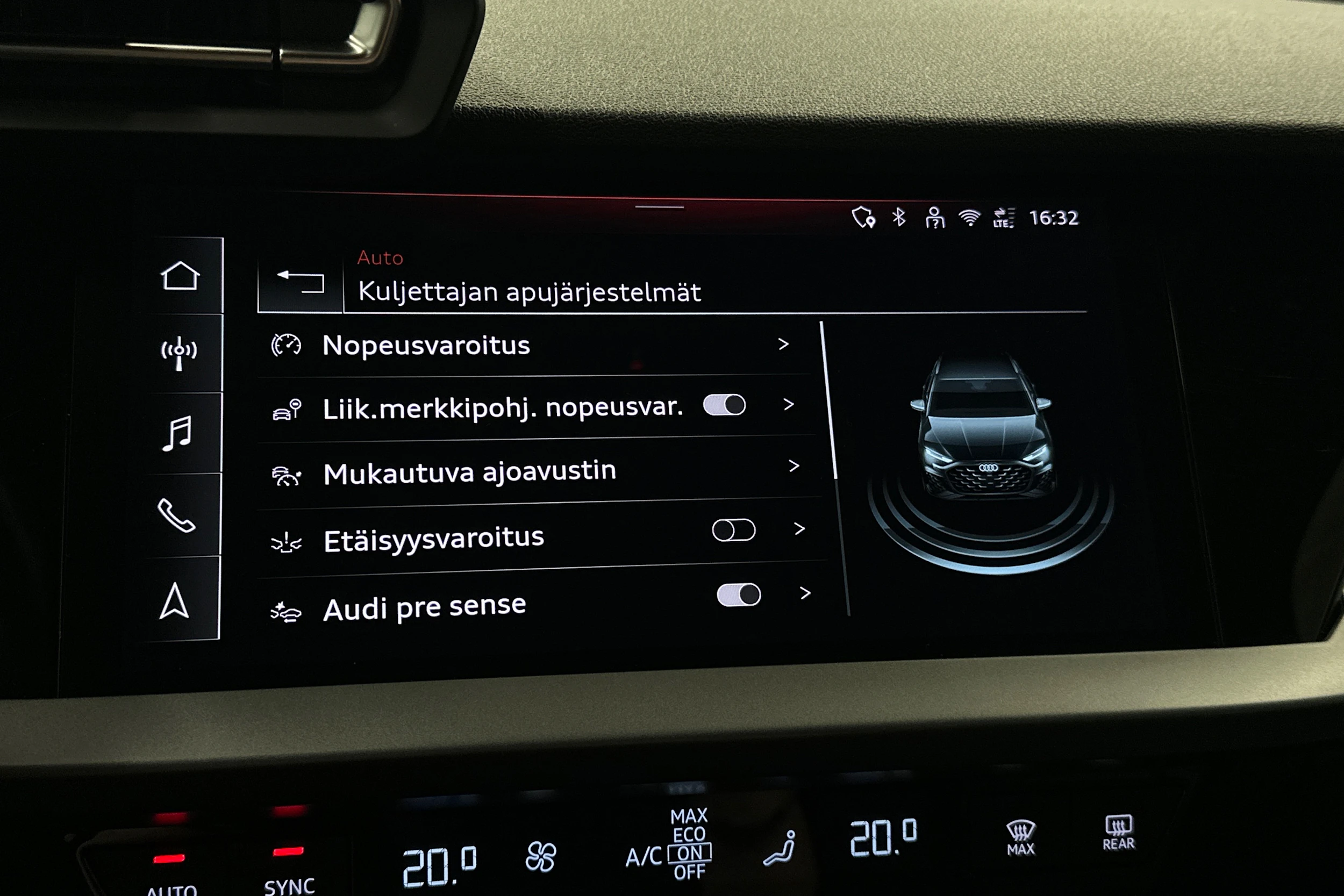 punainen Audi A3 2025 kuva 25.