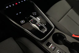 punainen Audi A3 2025 kuva 33.