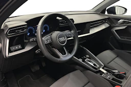 sininen Audi A3 2025 kuva 6.