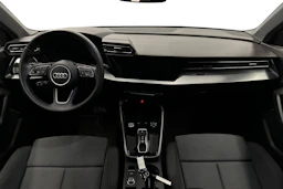 sininen Audi A3 2025 kuva 7.