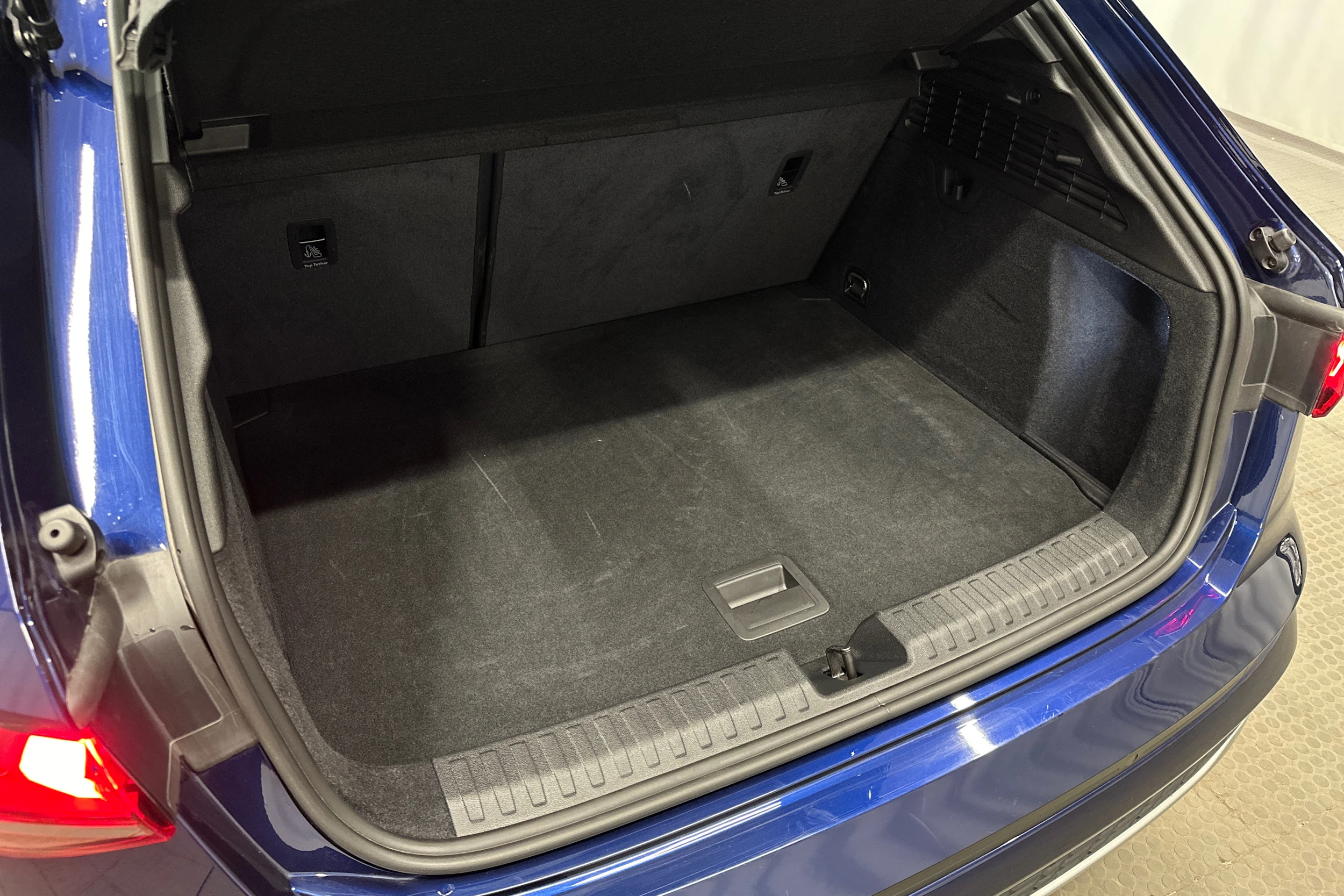 sininen Audi A3 2025 kuva 34.