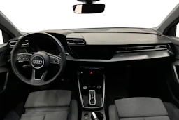 sininen Audi A3 2025 kuva 7.