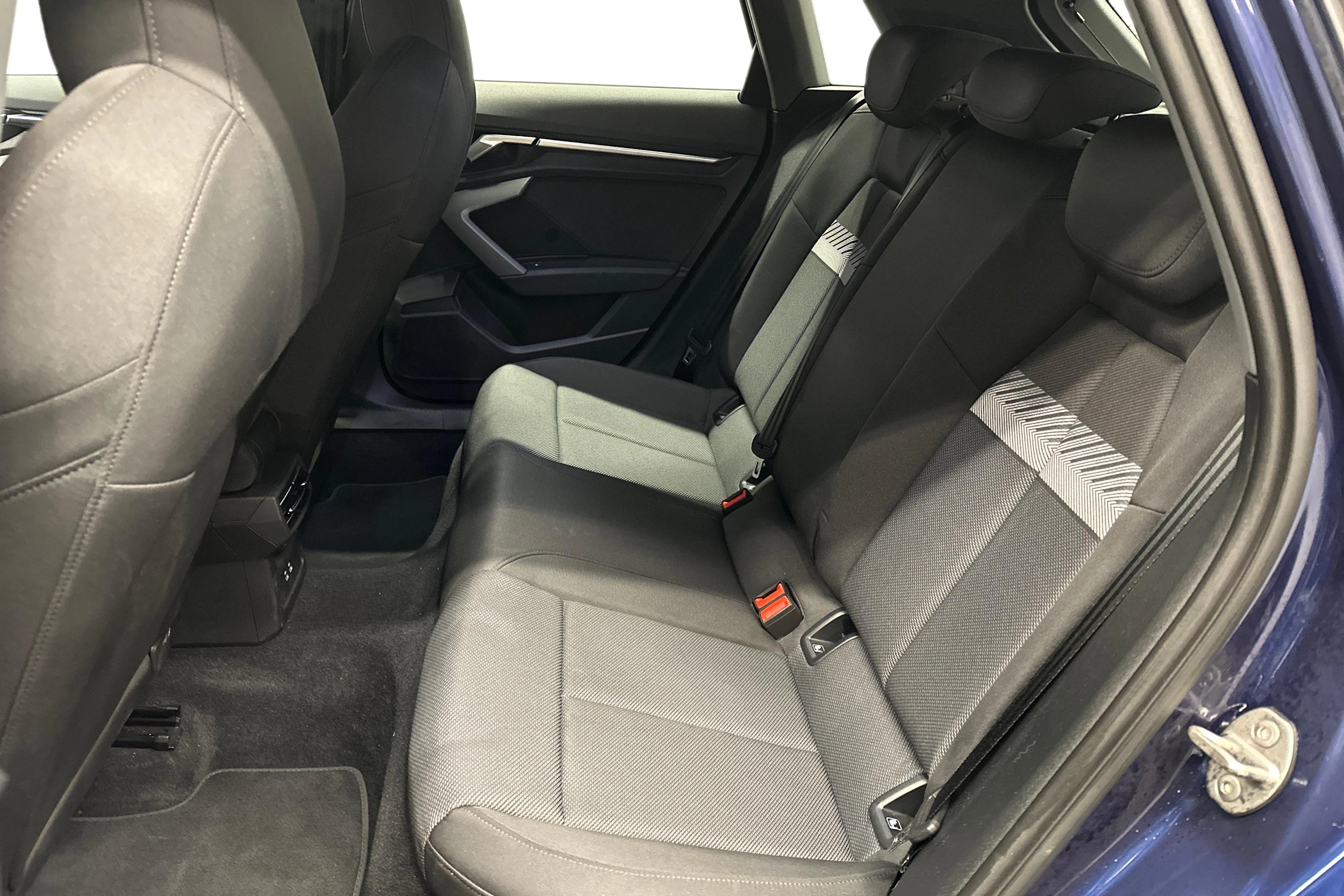 sininen Audi A3 2025 kuva 8.