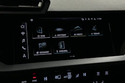sininen Audi A3 2025 kuva 17.