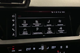 sininen Audi A3 2025 kuva 23.